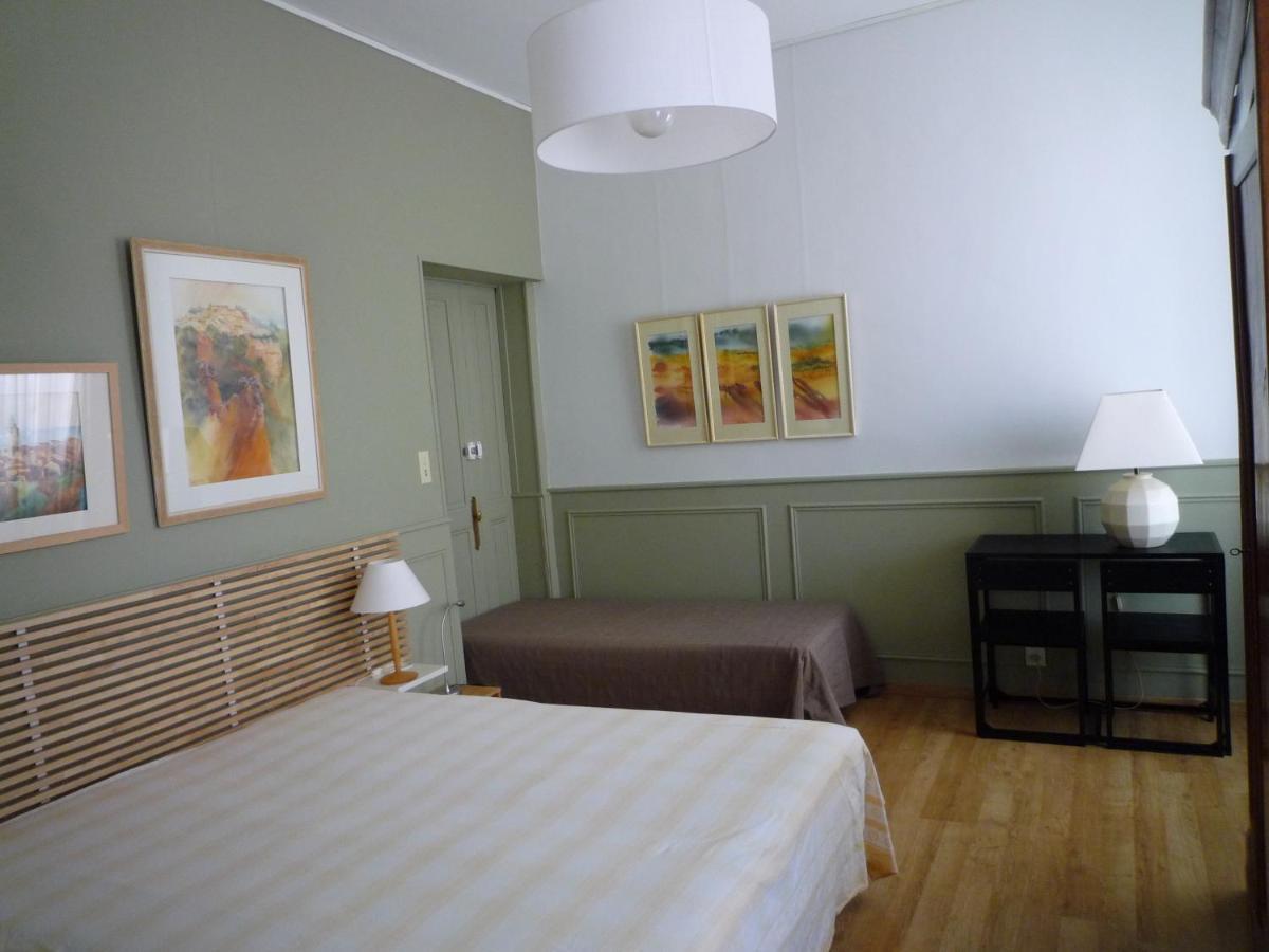 Appartement Avignon Centre Intra Muros Cour Exterieure Parking Prive Gratuit Exterior photo