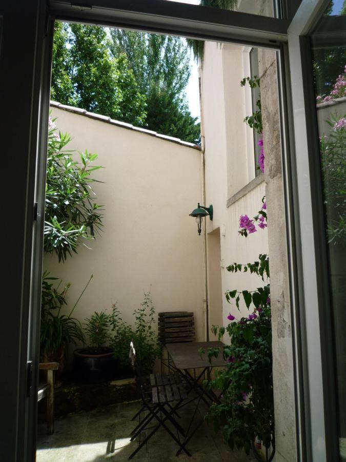 Appartement Avignon Centre Intra Muros Cour Exterieure Parking Prive Gratuit Exterior photo